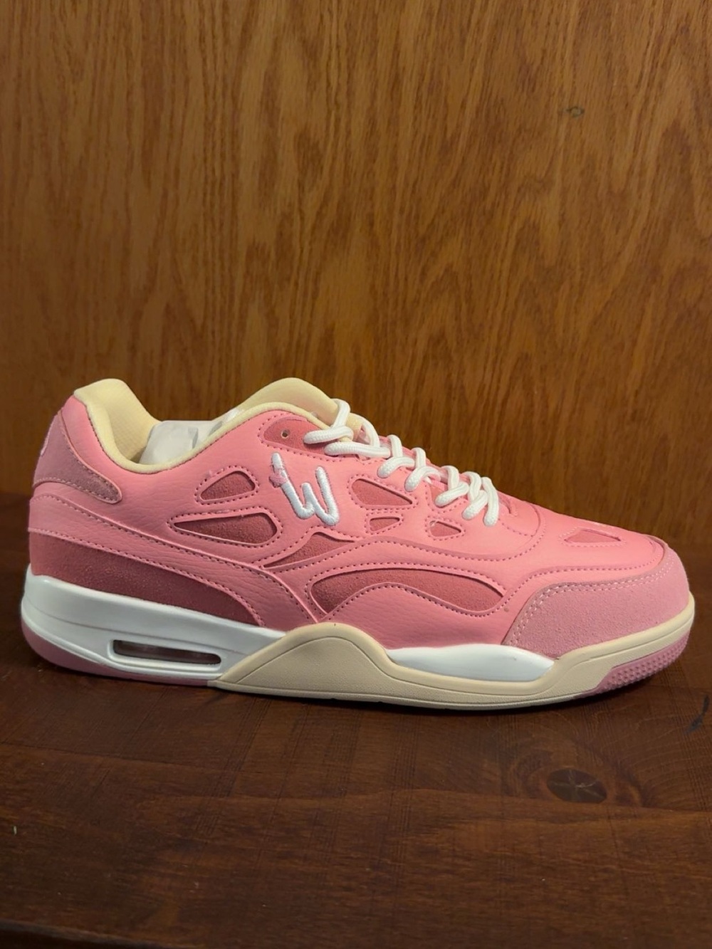 Abrand Pink Women's Casual Lace-Up Sneakers. 8.5 men/ 10 w